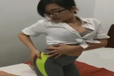 Cewek Kacamata Hot Ngentot Brutal Memek Basah Sampe Muncrat poster