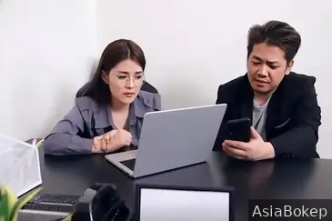 Bokep Cina Sutradara Bodi Montok Digenjot Brutal di Set Syuting