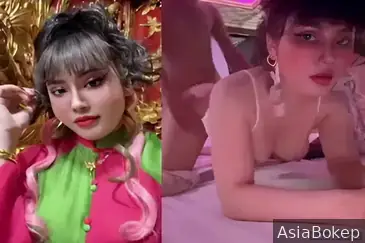 Hari bekerja sebagai gadis perunggu berdandan untuk meniduri seorang pemuda yang sangat seksi